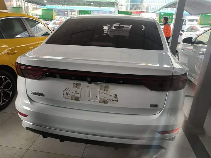 Фото 6 - Geely Emgrand