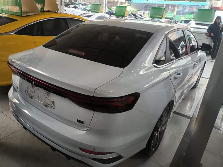 Фото 7 - Geely Emgrand