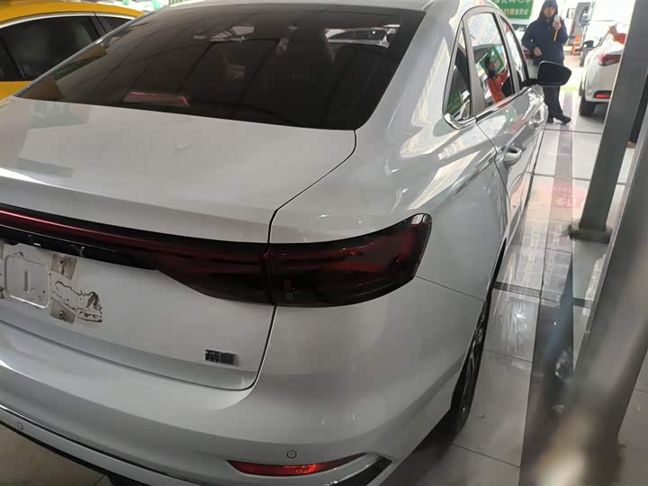 Фото 8 - Geely Emgrand