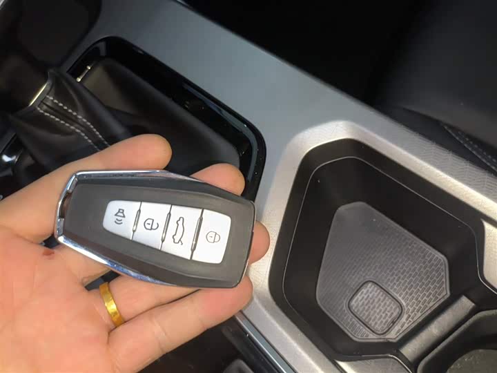 Фото 9 - Geely Emgrand