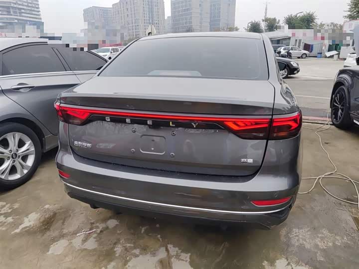 Фото 6 - Geely Emgrand