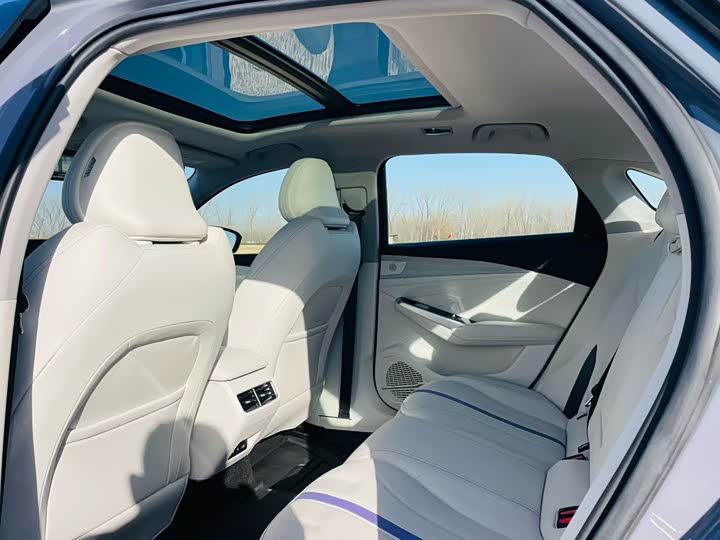 Фото 6 - Geely Preface L