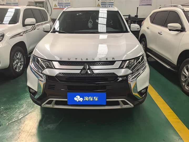 Фото 2 - Mitsubishi Outlander