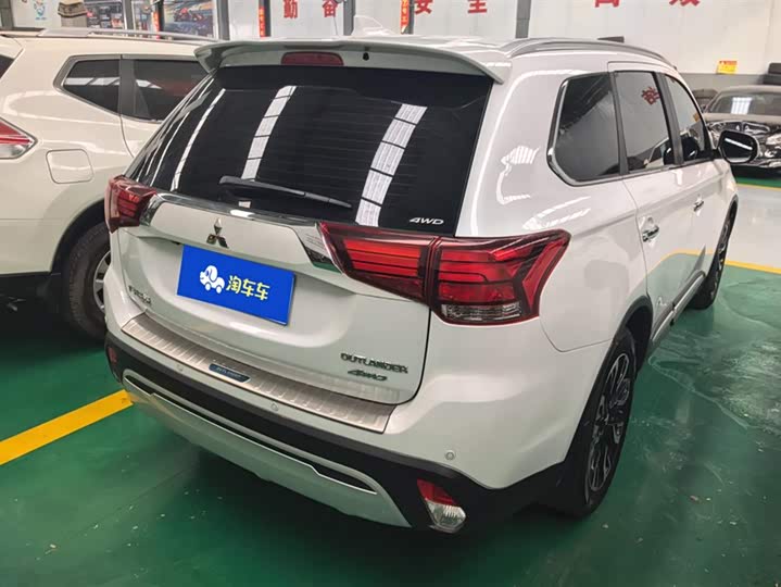 Фото 3 - Mitsubishi Outlander