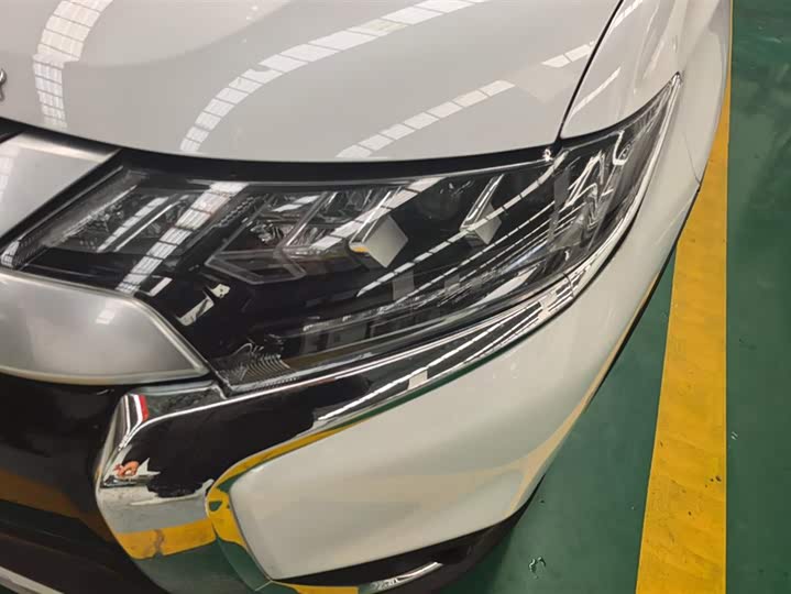 Фото 5 - Mitsubishi Outlander