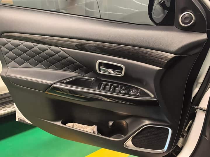 Фото 7 - Mitsubishi Outlander