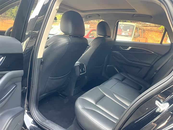 Фото 6 - Bestune B70