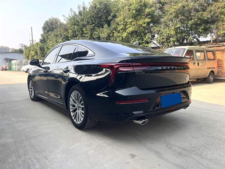 Фото 7 - Bestune B70