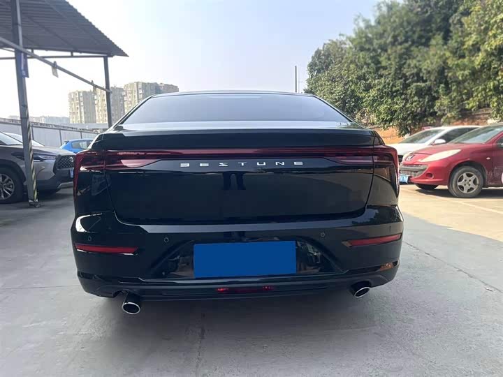 Фото 8 - Bestune B70