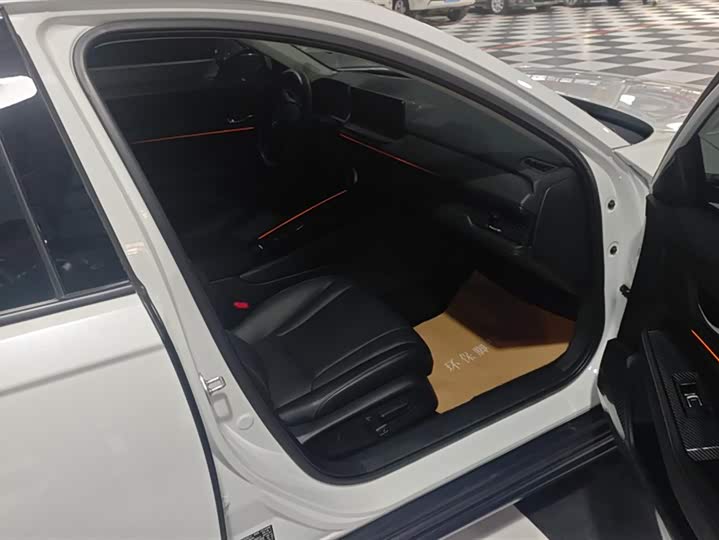 Фото 8 - Honda Accord Hybrid