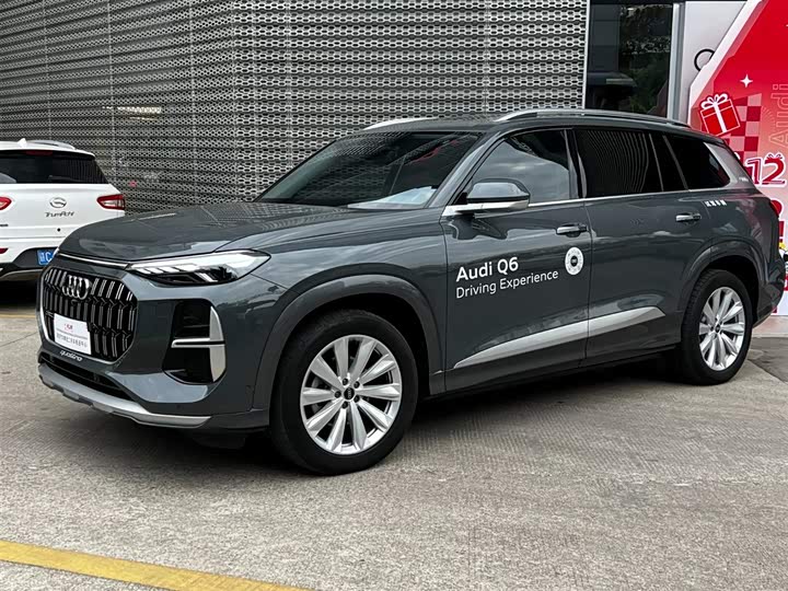Фото 1 - Audi Q6