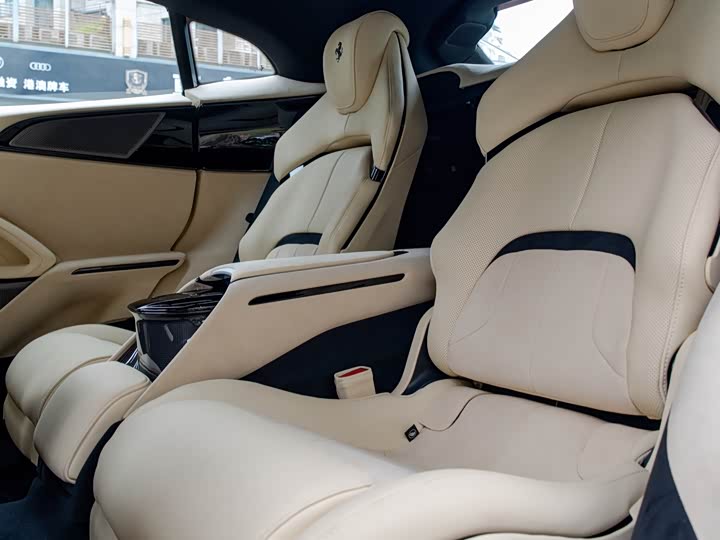 Фото 9 - Ferrari Purosangue