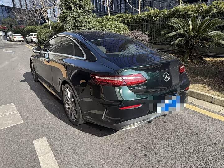 Фото 2 - Mercedes-Benz E-Class