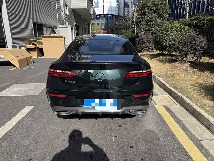 Фото 3 - Mercedes-Benz E-Class