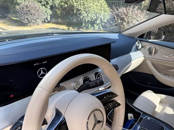 Фото 8 - Mercedes-Benz E-Class