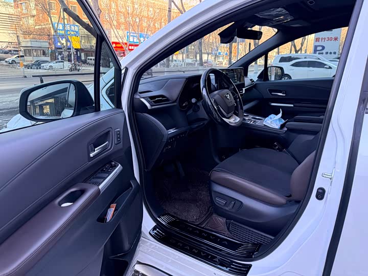 Фото 7 - Toyota Granvia