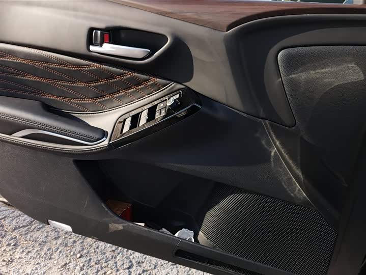 Фото 7 - Toyota Avalon