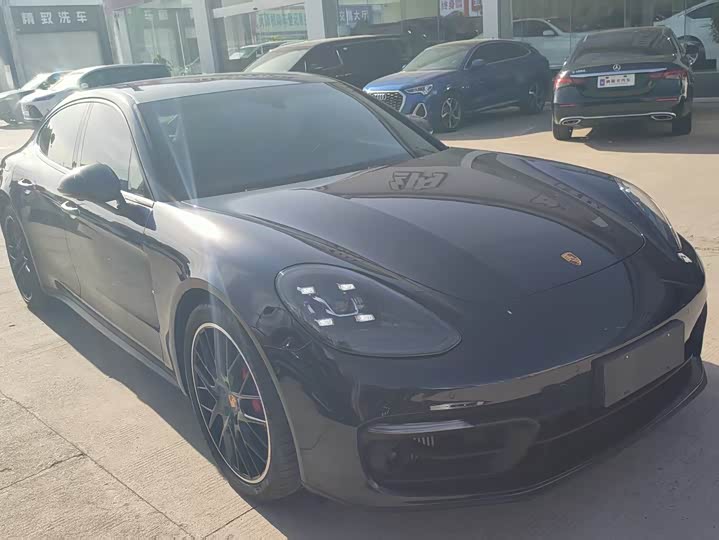 Фото 2 - Porsche Panamera