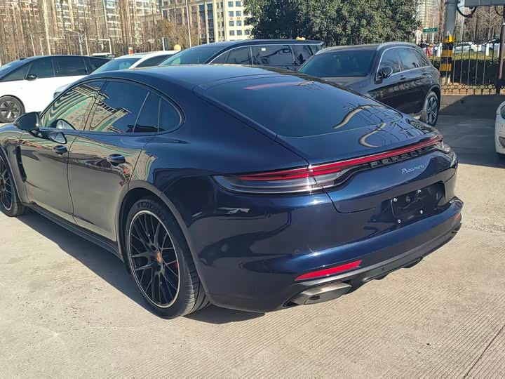 Фото 3 - Porsche Panamera
