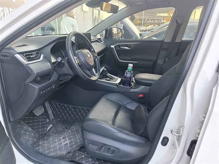 Фото 4 - Toyota Wildlander