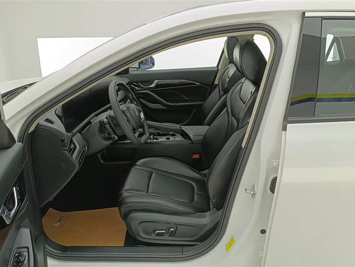 Фото 9 - Bestune B70