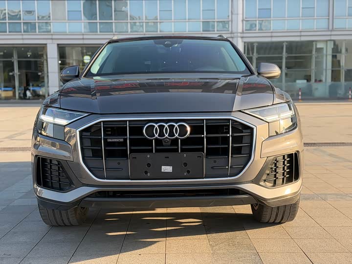 Фото 1 - Audi Q8