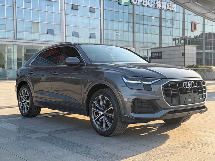 Фото 2 - Audi Q8