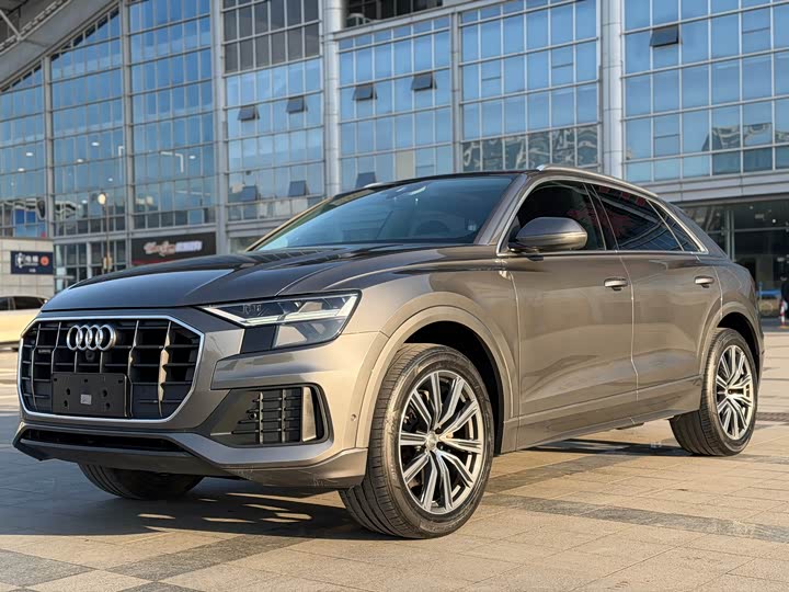 Фото 3 - Audi Q8