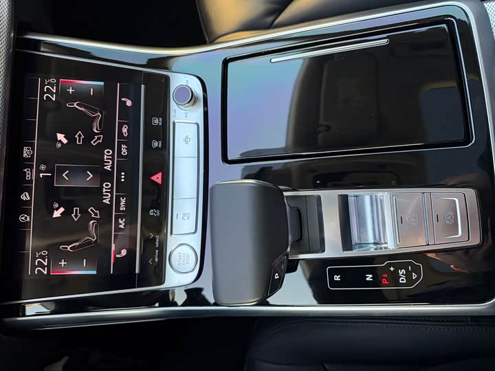 Фото 6 - Audi Q8