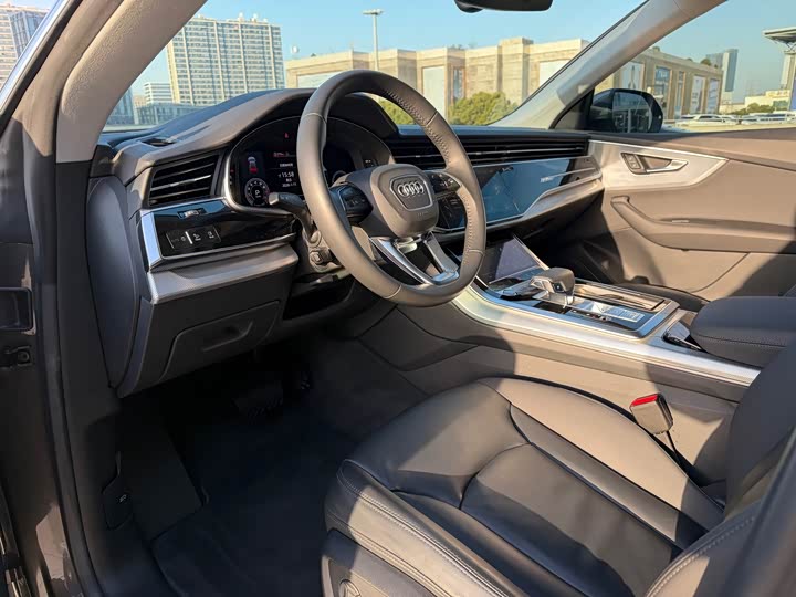 Фото 8 - Audi Q8