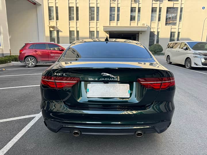 Фото 4 - Jaguar XE L