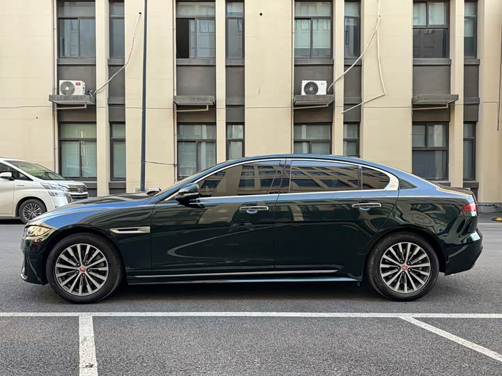 Фото 7 - Jaguar XE L