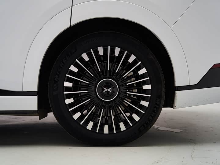 Фото 8 - XPeng X9