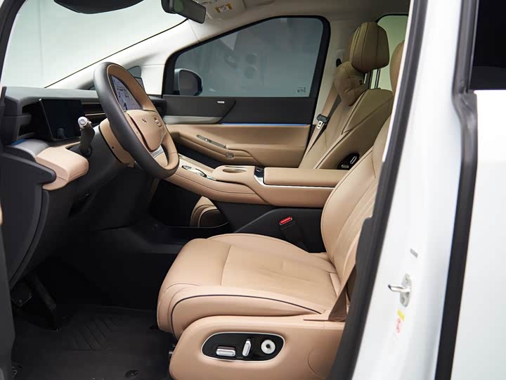 Фото 9 - XPeng X9