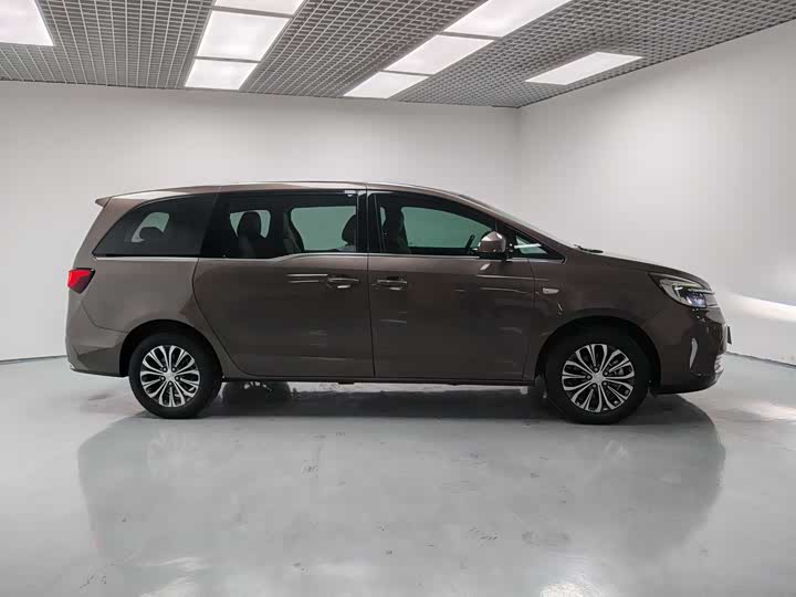 Фото 7 - Buick GL8 ES