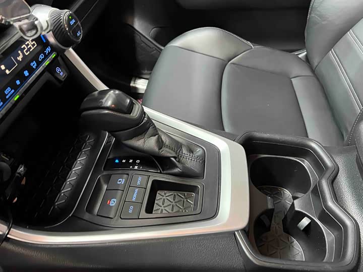 Фото 6 - Toyota Wildlander