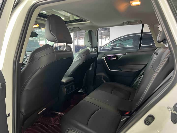 Фото 8 - Toyota Wildlander