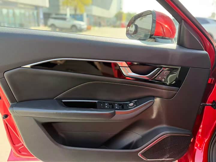 Фото 4 - Bestune B70