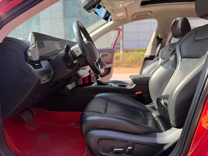 Фото 7 - Bestune B70