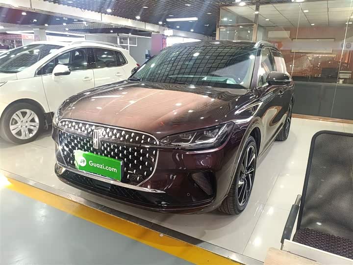 Фото 2 - Lincoln Corsair