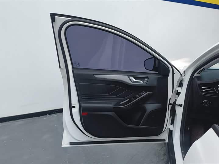 Фото 7 - Ford Focus