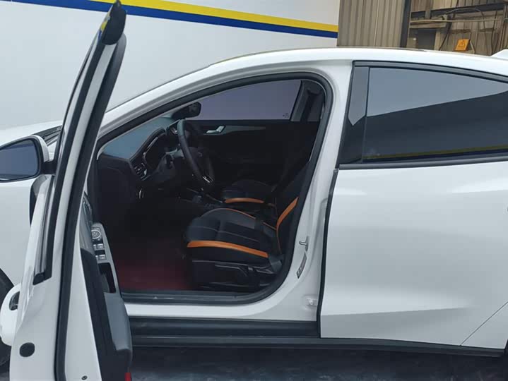 Фото 9 - Ford Focus