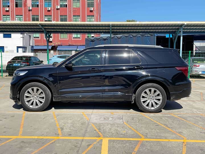 Фото 4 - Ford Explorer