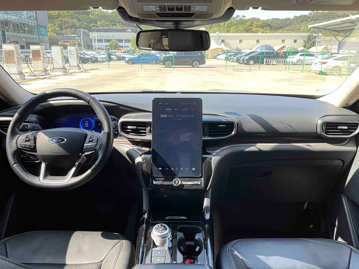 Фото 9 - Ford Explorer