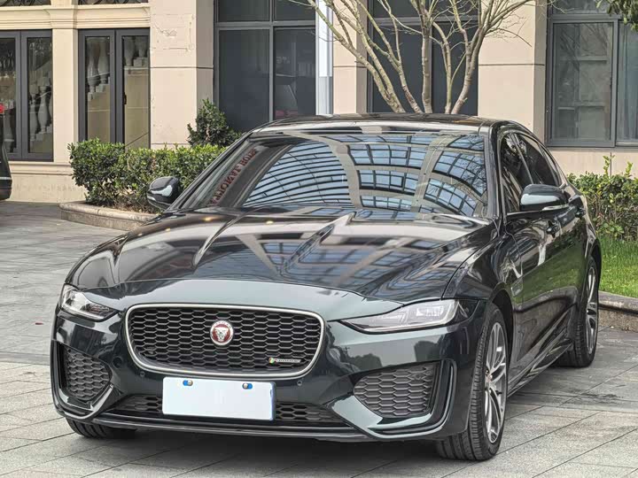 Фото 1 - Jaguar XE L