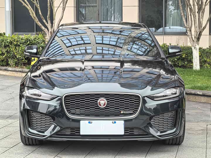 Фото 2 - Jaguar XE L
