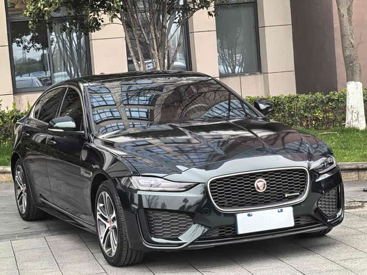 Фото 3 - Jaguar XE L