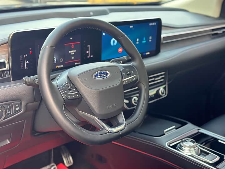 Фото 9 - Ford Edge