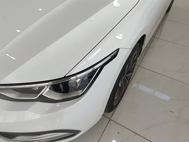 Фото 5 - Volkswagen Golf