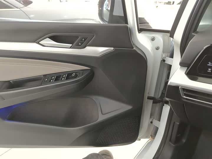 Фото 7 - Volkswagen Golf